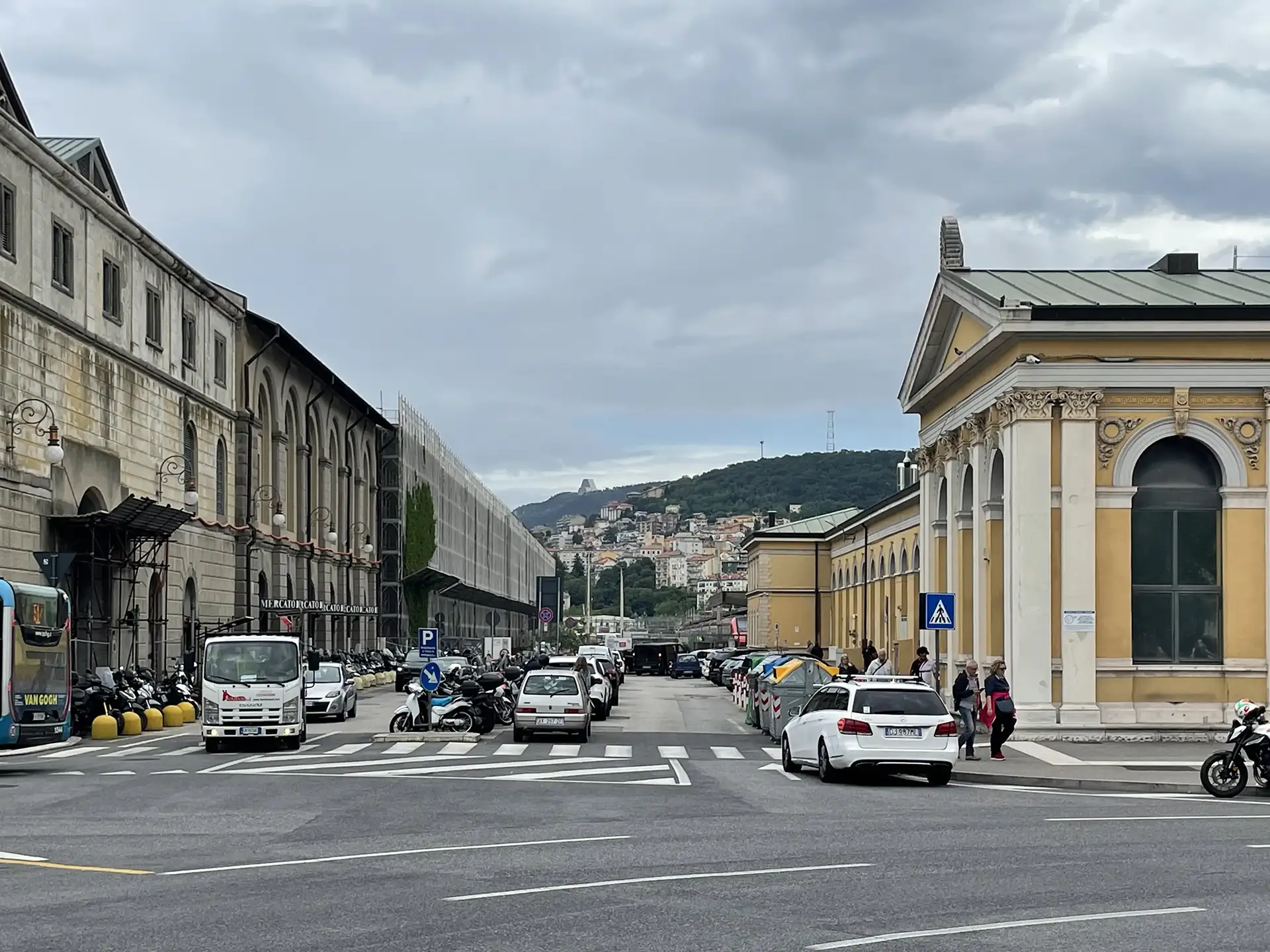 parcheggio stazione centrale Trieste
